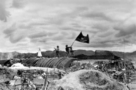 Vietnam celebra 63 años de victoria de batalla Dien Bien Phu 