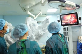  Vietnam realiza con éxito primera operación quirúrgica hepática con robot 