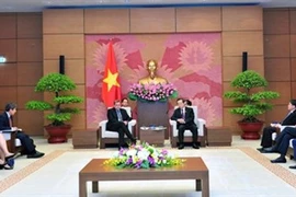 Vicepresidente del Parlamento de Vietnam recibe a vicepresidente de Exxon Mobil