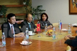 Comunidades vietnamitas y checas intensifican cooperación