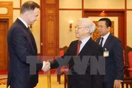 Máximo líder político de Vietnam afirma amistad con Polonia
