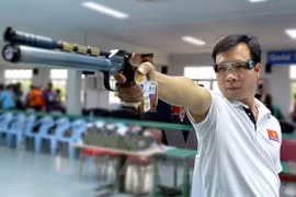 Tirador vietnamita mantiene en primer lugar en ranking mundial de pistola de 10 metros