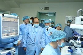 Premier vietnamita pide mejorar servicios de salud visual del pueblo