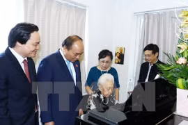 Premier felicita a pedagogos nacionales por el Día del Maestro vietnamita 