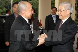 Dirigentes vietnamitas y camboyanos intercambian felicitaciones por lazos diplomáticos 