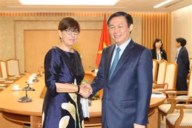 Vicepremier vietnamita recibe a embajadores de países europeos