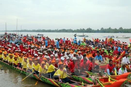 Celebran regata de comunidad Khmer en Vietnam