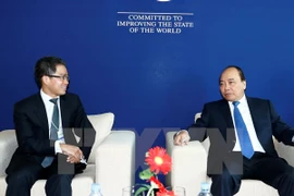 Premier de Vietnam se reúne con líderes empresariales al margen de FEM sobre ASEAN