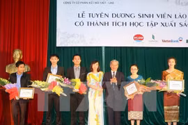 Vietnam y Laos impulsan cooperación en educación