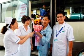 Salen de hospital pacientes de incidente médico de Hoa Binh 