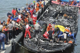 Indonesia: Arrestan a capitán de ferry tras incendio mortal 