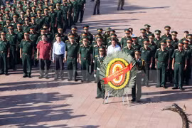 Ministro de Defensa de Vietnam rinde homenaje a mártires nacionales