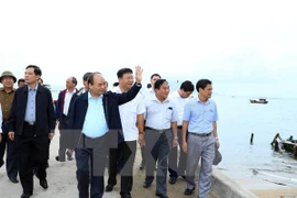 Premier vietnamita revisa tareas de mitigar secuelas del tifón Damrey en provincia central