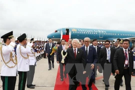 Secretario general del PCV parte de Hanoi para iniciar su visita a Camboya 