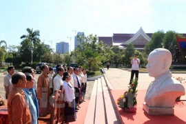Homenajean a Souphanouvong, figura especial de relaciones Vietnam-Laos 