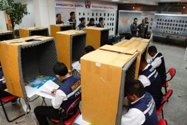 Policía tailandesa arresta a banda china por estafa telefónica