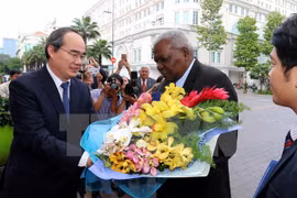  El secretario del Comité del Partido Comunista de Vietnam en Ciudad Ho Chi Minh, Nguyen Thien Nhan, (I) y el presidente de la Asamblea Nacional del Poder Popular de Cuba, Esteban Lazo Hernández (Fuente: VNA)