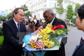  El secretario del Comité del Partido Comunista de Vietnam en Ciudad Ho Chi Minh, Nguyen Thien Nhan, (I) y el presidente de la Asamblea Nacional del Poder Popular de Cuba, Esteban Lazo Hernández (Fuente: VNA)