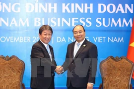 Premier vietnamita recibe a ministro japonés de Revitalización Económica