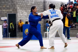 Judocas vietnamitas ganan tres oros en torneo en Hong Kong