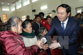 Presidente vietnamita entrega obsequios a residentes desfavorecidos en Nghe An