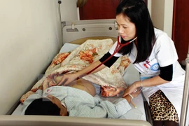 Carpeta personal de salud ayudará a aliviar sobrecarga de hospitales vietnamitas