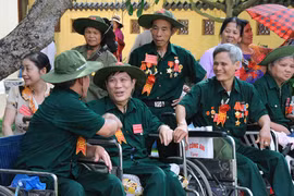 Continúan en Vietnam acciones de gratitud a personas con méritos revolucionarios