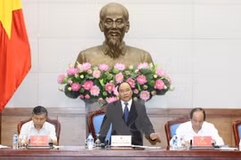 Premier insta a acelerar reforma administrativa para el desarrollo económico de Vietnam