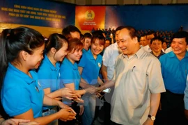 Premier vietnamita pide mayor atención a los trabajadores 