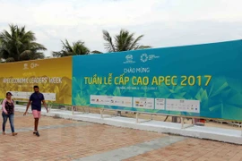 Representantes y corresponsales internacionales destacan preparativos de Vietnam para APEC 2017
