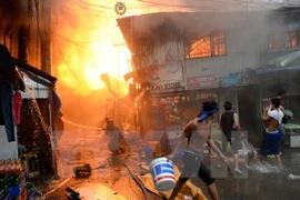 Gran incendio deja sin techo a miles de personas en Filipinas