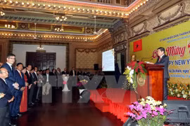 Autoridades de Ciudad Ho Chi Minh se reúnen con representantes de órganos extranjeros