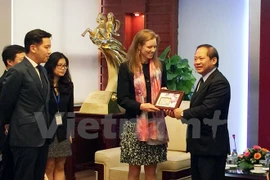 Vietnam exhorta a cooperación de Facebook en prevención de informaciones falsas 