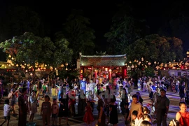 Efectúan en Hanoi espectáculos tradicionales en ocasión de Fiesta del Medio Otoño