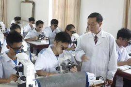 Fondo de Acompañantes en Singapur recauda becas para estudiantes vietnamitas