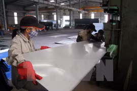 Vietnam aplicará medida de autodefensa a importaciones de chapas de colores 