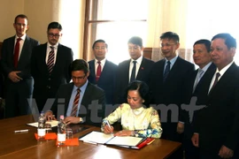 Partido gobernantes de Vietnam y Hungría fortalecen cooperación 