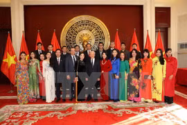 Líder partidista vietnamita se reúne con compatriotas en China