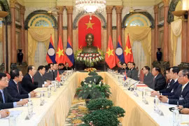 Presidente de Vietnam recibe a secretario general de PPRL y presidente de Laos