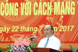 Premier vietnamita agradece a personas con méritos revolucionarios en Quang Nam
