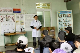 Vietnam combate discriminación hacia personas con VIH 