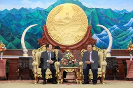 Presidente de Laos recibe a delegación de Vietnam