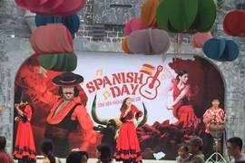 Efectúan Día Español en Hanoi