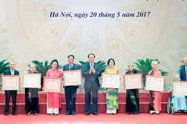 Honran a personas con aportes relevantes al desarrollo de literatura y artes de Vietnam