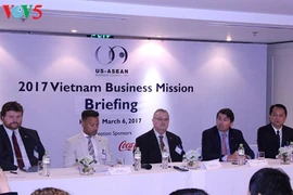 Empresas estadounidenses comprometidas a invertir a largo plazo en Vietnam
