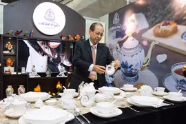 Celebran exposición de cerámica Minh Long en Semana de Cumbre del APEC 