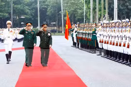 Visita a Vietnam de jefe militar laosiano busca fortalecer lazos de amistad 