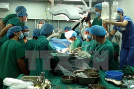 Realizan en Vietnam primer trasplante de pulmón con donantes vivos