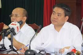Presidente del Comité Popular de Hanoi dialoga con pobladores de Dong Tam