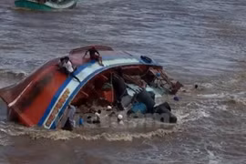 Premier vietnamita insta a intensificar labores de rescate tras naufragio en Bac Lieu